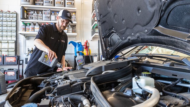 amsoil oil changing